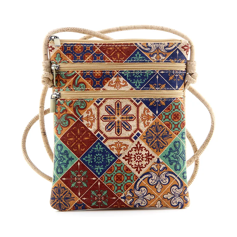 Bolso de corcho suave con estilo minimalista